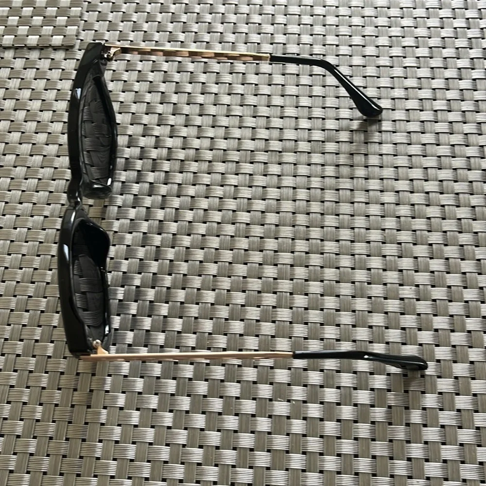 Black & Gold Sunglasses Large Frame Eyewear - Picture 2 of 4